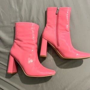 Size 7 pink heeled boots